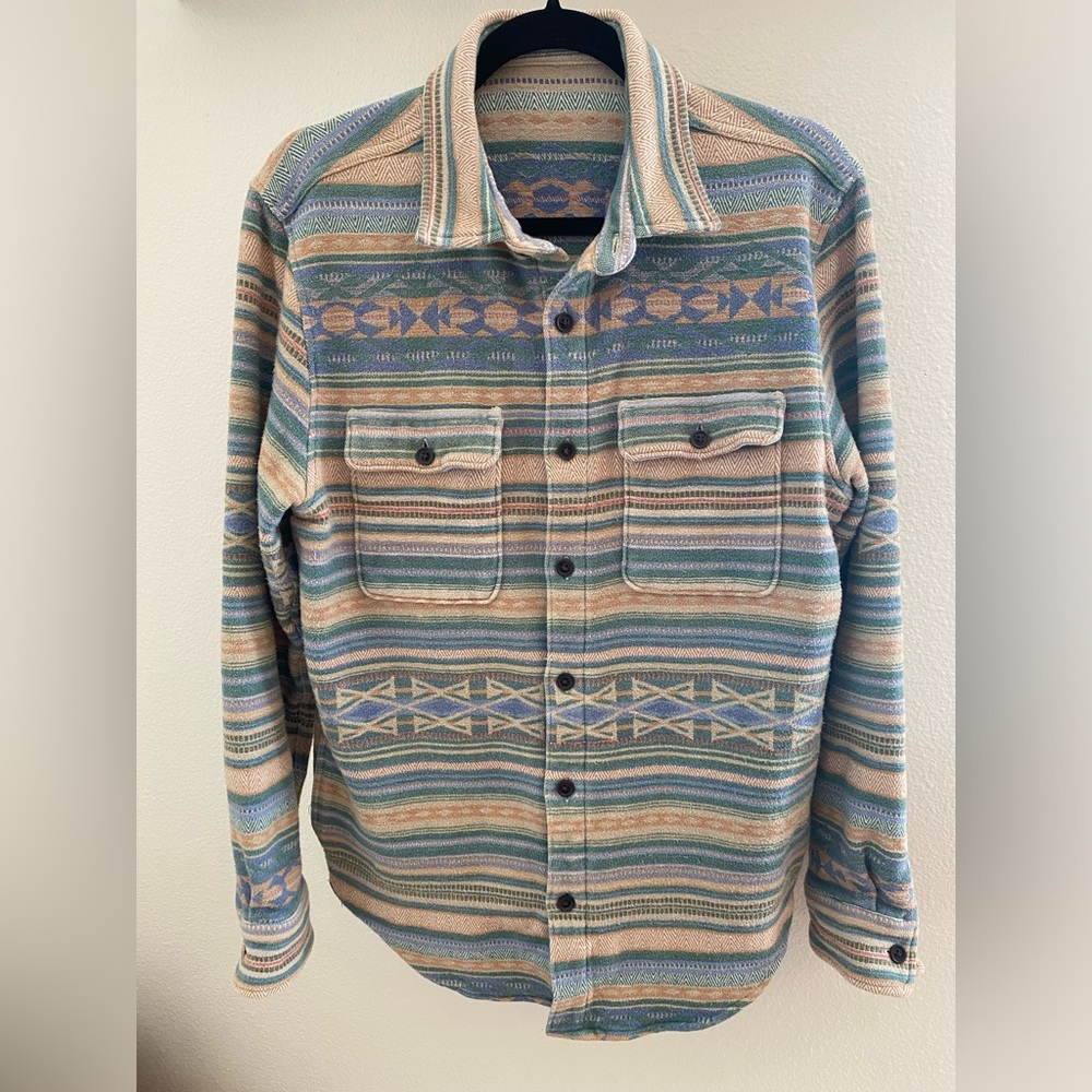 Lucky 🍀 Brand long sleeve flannel with side pockets.